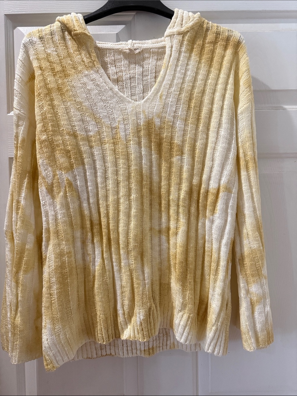Mystree Yellow and White Tie-Dye V-Neck Hooded Sweater